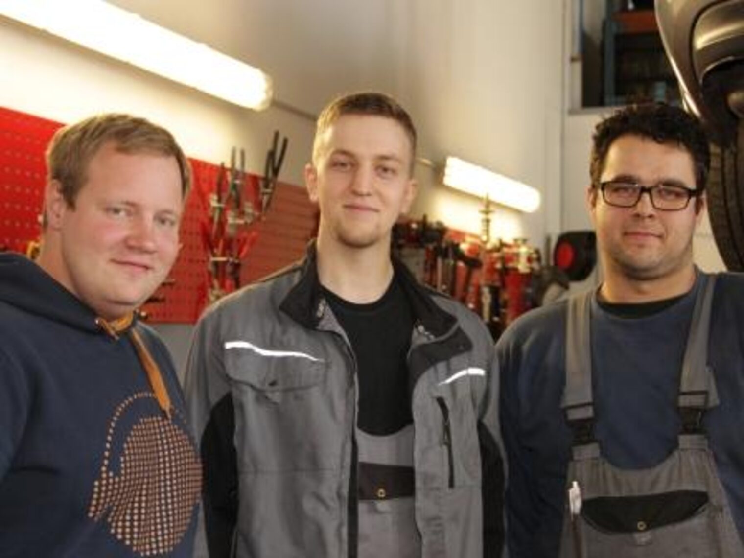 Unzufrieden beim Studium: Jetzt haben sie ihren Beruf im Kfz-Handwerk gefunden: Martin Creutzburg, Philipp Ponick und Max Menges