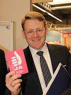 Thüringens Bau- und Verkehrsminister Christian Carius unterzeichnete während der Messe 