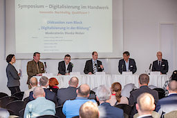 Symposium - Digitalisierung im Handwerk am 03.11.2015 im Berufsbildungszentrum des Handwerks in Erfurt ( Thueringen ). Foto: Michael Reichel/arifoto.de Schlagwort(e): Digitalisierung, Handwerk, lth