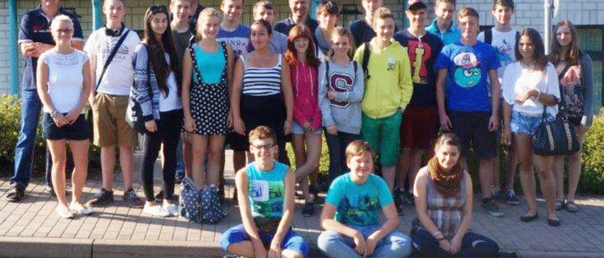 Die Teilnehmer mit ihren Betreuern am Sommercamp 2014 im BBZ der Handwerkskammer Erfurt. Die Teilnehmer mit ihren Betreuern am Sommercamp 2014 im BBZ der Handwerkskammer Erfurt