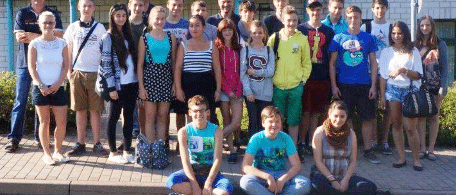 Die Teilnehmer mit ihren Betreuern am Sommercamp 2014 im BBZ der Handwerkskammer Erfurt