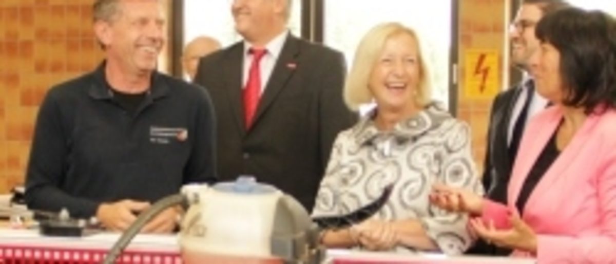 Schaute sich im Handwerk um: Bundesbildungsministerin Wanka im BBZ Schaute sich im Handwerk um: Bundesbildungsministerin Wanka im BBZ