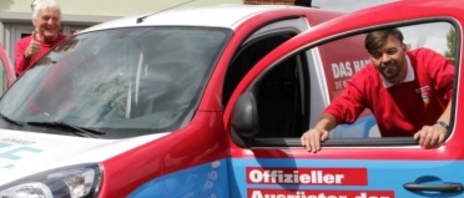 Freuen sich auf die Fahrten mit dem E-Auto: Malermeister Frank Schieck und Frank Eichhorn. Freuen sich auf die Fahrten mit dem E-Auto: Malermeister Frank Schieck und Frank Eichhorn.