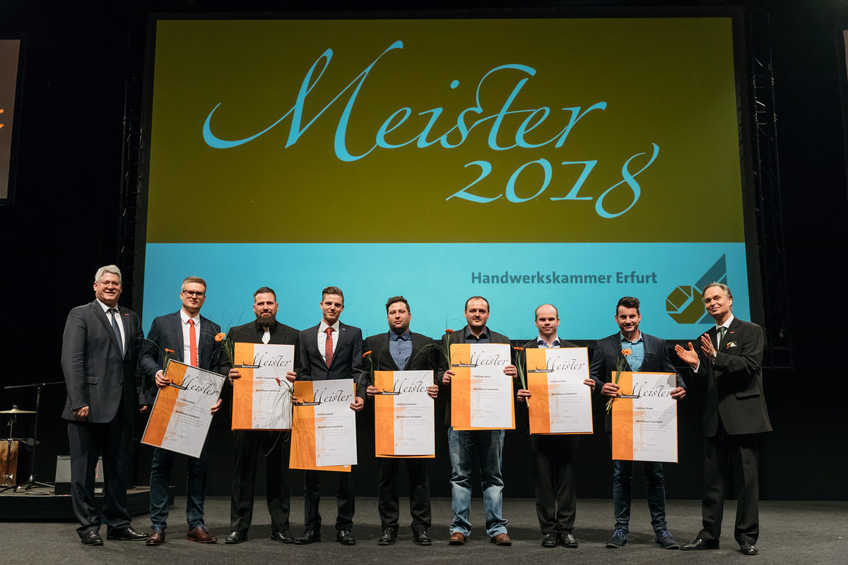 Am Samstag, den 17. Februar 2018, war es soweit: 200 Jungmeisterinnen und Jungmeister aus Mittel- und Nordthüringen erhielten bei der Meisterfeier der Handwerkskammer Erfurt ihre Meisterbriefe und feierten diesen Anlass mit 600 Gästen in der Erfurter Messe. Meisterfeier der Handwerkskammer Erfurt am 17.02.2018 auf der Messe Erfurt (Thüringen) Foto: Michael Reichel /arifoto.de Schlagwort(e): lth