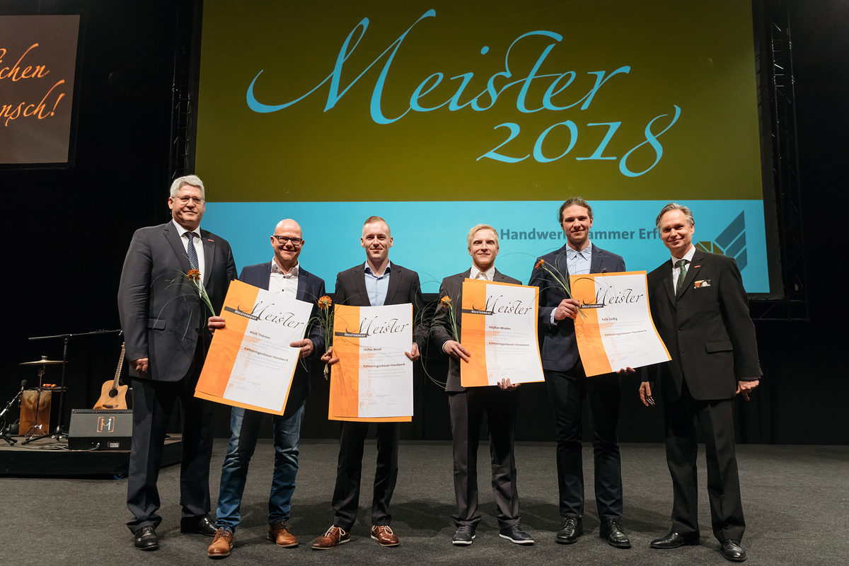 Am Samstag, den 17. Februar 2018, war es soweit: 200 Jungmeisterinnen und Jungmeister aus Mittel- und Nordthüringen erhielten bei der Meisterfeier der Handwerkskammer Erfurt ihre Meisterbriefe und feierten diesen Anlass mit 600 Gästen in der Erfurter Messe. Meisterfeier der Handwerkskammer Erfurt am 17.02.2018 auf der Messe Erfurt (Thüringen) Foto: Michael Reichel /arifoto.de Schlagwort(e): lth