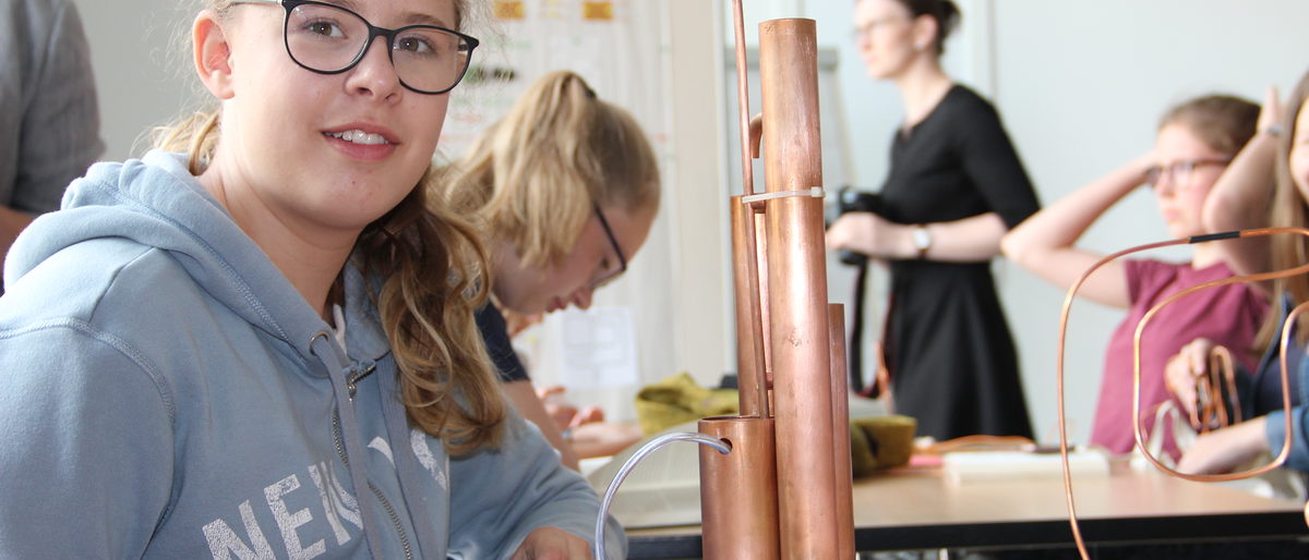 In der Rubrik "Kreativität mit Kupfer" entstand ein Zimmerspringbrunnen. Handwerkskammer Erfurt MINT Sommercamp