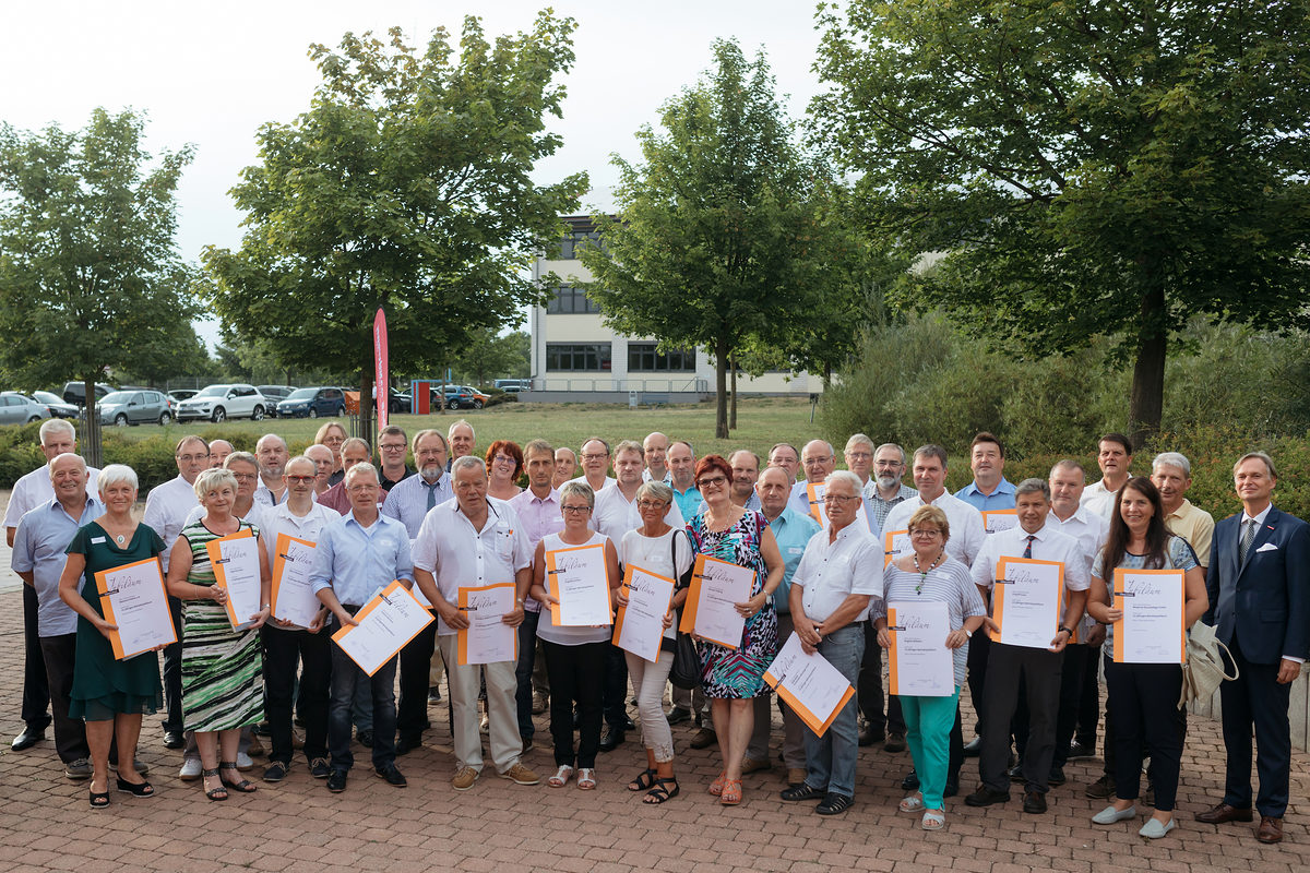 Ehrung von Betriebsjubilaren des Handwerks durch Präsident Stefan Lobenstein am 07.08.2018 in Erfurt (Thüringen) . Foto: Michael Reichel / arifoto.de Ehrung von Betriebsjubilaren des Handwerks durch Präsident Stefan Lobenstein am 07.08.2018 in Erfurt (Thüringen) . Foto: Michael Reichel / arifoto.de Schlagwort(e): lth, Handwerk, Ehrungen