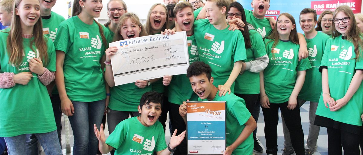 Die Klasse 8b der Integrierten Gesamtschule aus Erfurt hat den beliebten Schülerwettbewerb "Klasse Handwerk! Die Profis von morgen" gewonnen und konnte sich 1.000 Euro für die Klassenkasse sichern Die Klasse 8b der Integrierten Gesamtschule aus Erfurt hat den beliebten Schülerwettbewerb "Klasse Handwerk! Die Profis von morgen" gewonnen und konnte sich 1.000 Euro für die Klassenkasse sichern