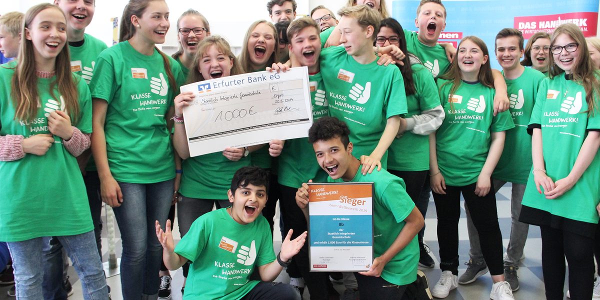 Die Klasse 8b der Integrierten Gesamtschule aus Erfurt hat den beliebten Schülerwettbewerb "Klasse Handwerk! Die Profis von morgen" gewonnen und konnte sich 1.000 Euro für die Klassenkasse sichern Die Klasse 8b der Integrierten Gesamtschule aus Erfurt hat den beliebten Schülerwettbewerb "Klasse Handwerk! Die Profis von morgen" gewonnen und konnte sich 1.000 Euro für die Klassenkasse sichern