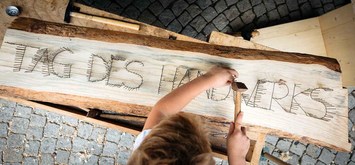 Der Tag des Handwerks wird in diesem Jahr am 21. September in Weimar gefeiert. Gut zwei Monate vor dem Aktionstag steht das Programm fest. Tag des Handwerks am 15. September 2018 in Rudolstadt (Thüringen) Foto: Michael Reichel / arifoto.de Schlagwort(e): lth, Handwerk