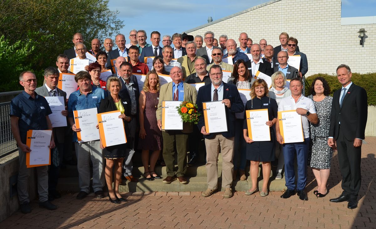 Feierstunde der 25-jährigen Betriebsjubilare 2019. Feierstunde der 25-jährigen Betriebsjubilare 2019.