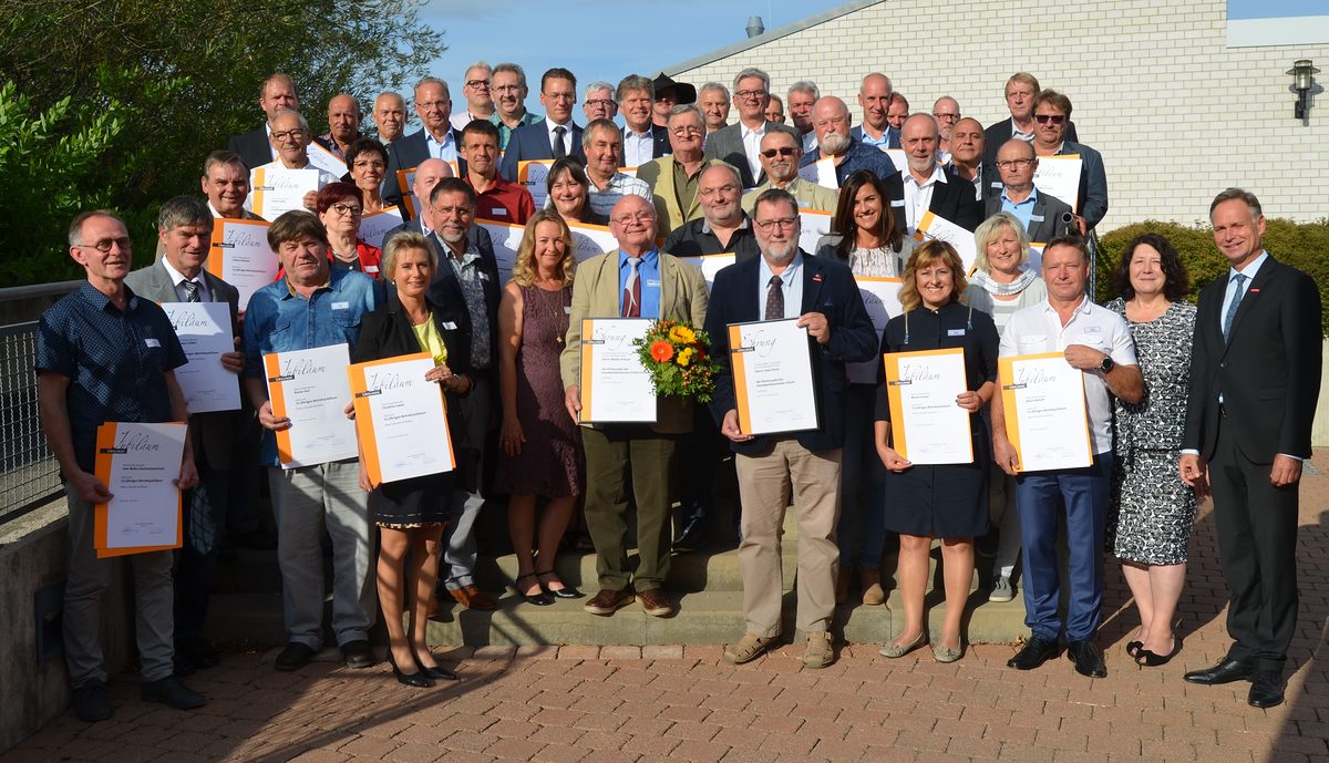 Feierstunde der 25-jährigen Betriebsjubilare 2019. Feierstunde der 25-jährigen Betriebsjubilare 2019.