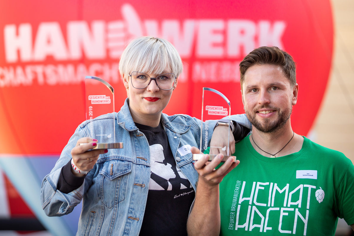 Natalie Rosner (28) aus Worbis und Jan Schlennstedt (35) aus Erfurt sind die ¿Gesichter des Handwerks¿. Die beiden setzten sich im Finale beim ¿Tag des Handwerks¿ in Weimar gegen zehn weitere Kandidaten durch. Foto: HWK/Michael Reichel Natalie Rosner (28) aus Worbis und Jan Schlennstedt (35) aus Erfurt sind die ¿Gesichter des Handwerks¿. Die beiden setzten sich im Finale beim ¿Tag des Handwerks¿ in Weimar gegen zehn weitere Kandidaten durch. Foto: HWK/Michael Reichel