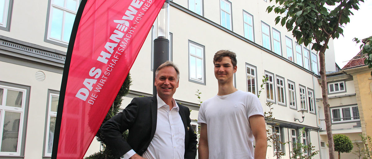 Stefan Lobenstein tauscht sich mit Peter Surber beim Café International über die Auslandserfahrungen des jungen Handwerkers aus. Stefan Lobenstein tauscht sich mit Peter Surber beim Café International über die Auslandserfahrungen des jungen Handwerkers aus.