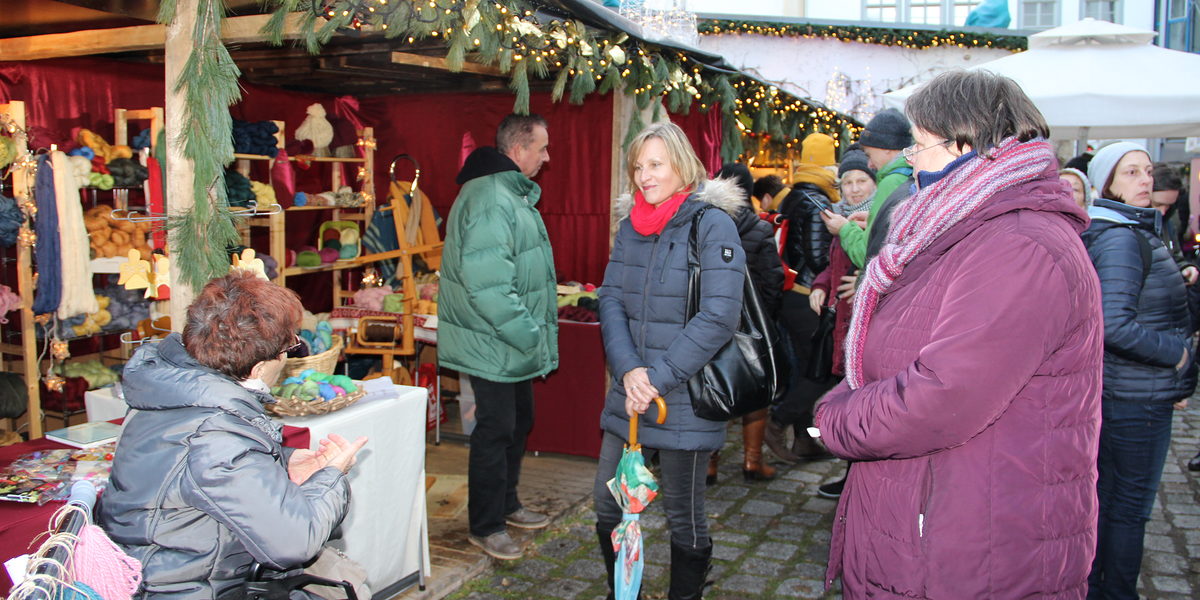 Besinnliche Stimmung zum ersten Weihnachtsmarkt des Thüringer Handwerks Besinnliche Stimmung zum ersten Weihnachtsmarkt des Thüringer Handwerks