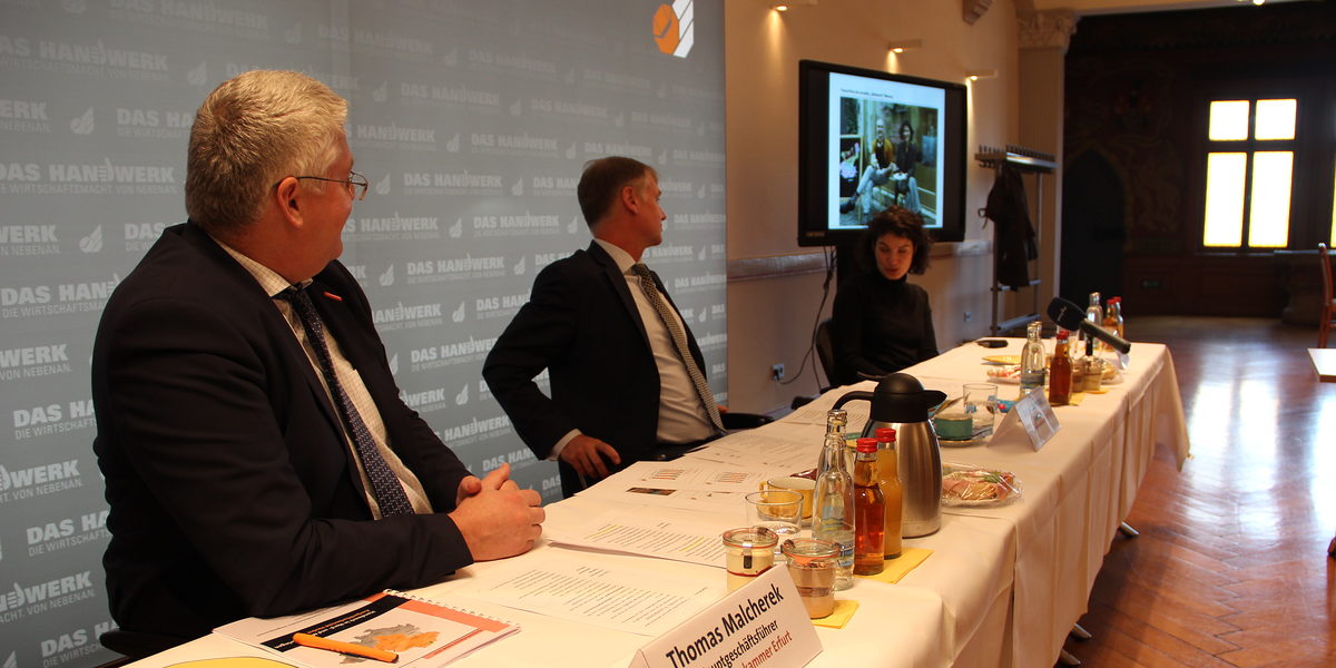 Stefan Lobenstein und Thomas Malcherek präsentierten die aktuellen Konjunktur-Ergebnisse im Rahmen unserer Herbst-Pressekonferenz. Stefan Lobenstein und Thomas Malcherek präsentierten die aktuellen Konjunktur-Ergebnisse im Rahmen unserer Herbst-Pressekonferenz.