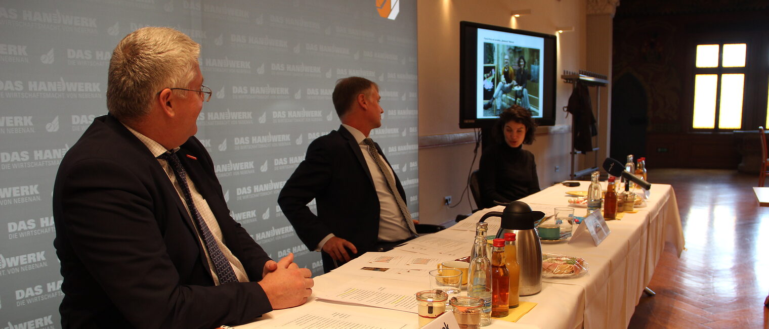 Stefan Lobenstein und Thomas Malcherek präsentierten die aktuellen Konjunktur-Ergebnisse im Rahmen unserer Herbst-Pressekonferenz. Stefan Lobenstein und Thomas Malcherek präsentierten die aktuellen Konjunktur-Ergebnisse im Rahmen unserer Herbst-Pressekonferenz.
