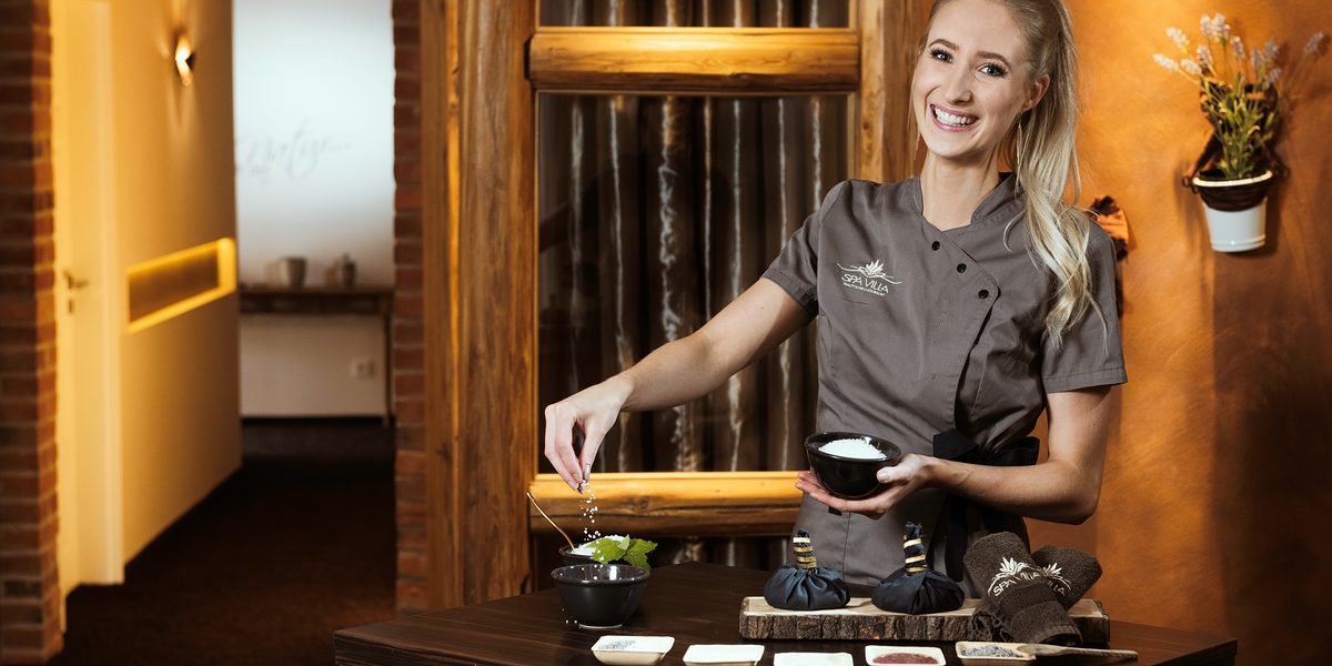 Charlotte Schmerbauch (20 Jahre), Kosmetikerin im Spa Villa Beauty & Wellness Resort Wingerode wirbt für eine Ausbildung im Handwerk. Charlotte Schmerbauch (20 Jahre), Kosmetikerin im Spa Villa Beauty & Wellness Resort Wingerode wirbt für eine Ausbildung im Handwerk.