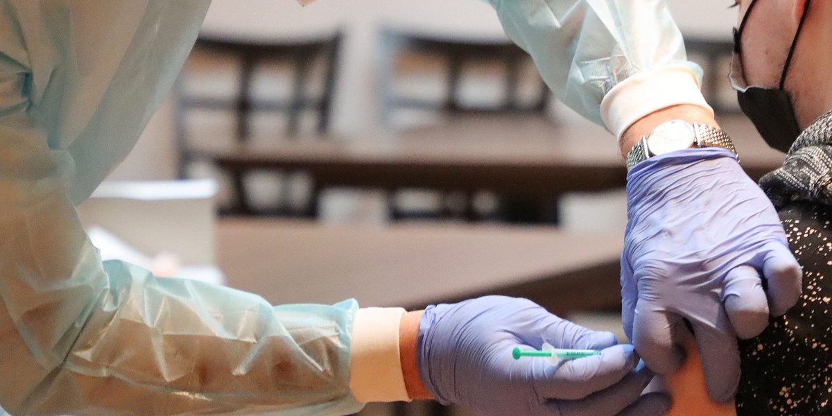 vaccination-5884515_1920