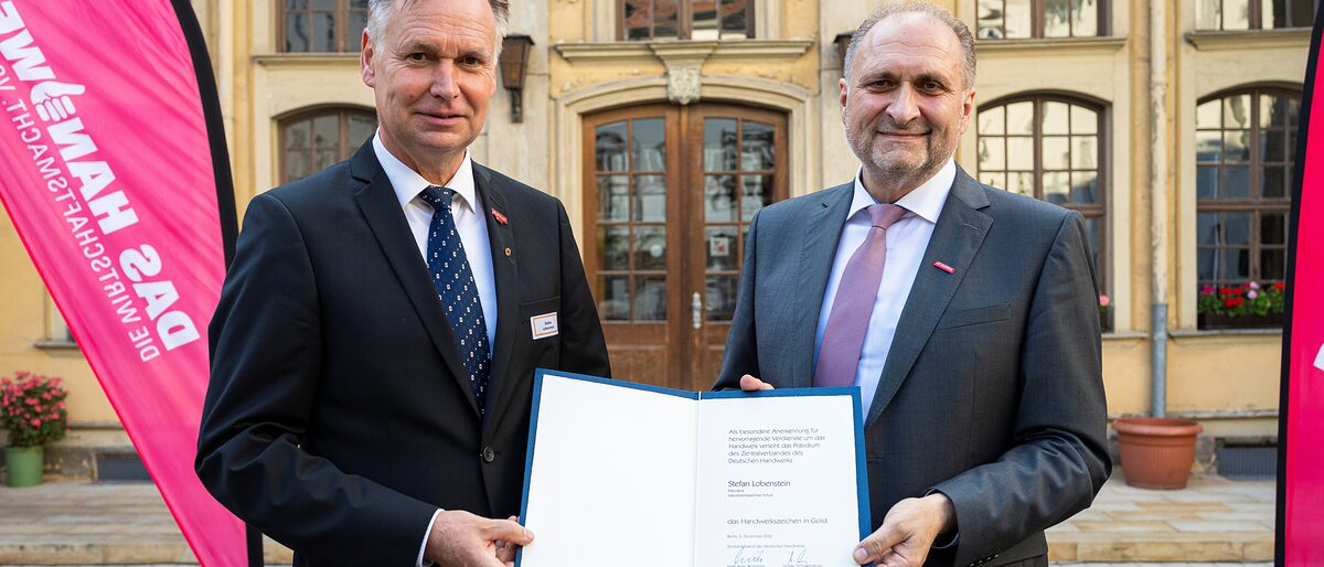 Persönlich überbrachte ZDH-Präsident Hans Peter Wollseifer seine Glückwünsche dem HWK-Präsidenten Stefan Lobenstein. Persönlich überbrachte ZDH-Präsident Hans Peter Wollseifer seine Glückwünsche dem HWK-Präsidenten Stefan Lobenstein.