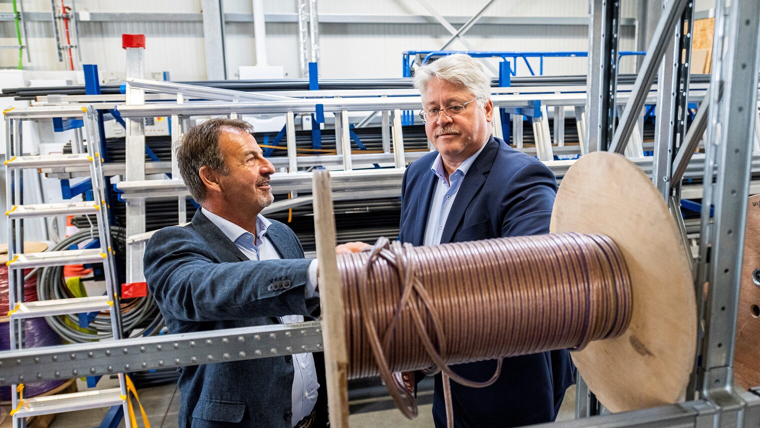 Michael Becker, Geschäftsführer der Michael Becker Sicherheitstechnik GmbH aus Bad Langensalza im Gespräch mit Thomas Malcherek, Hauptgeschäftsführer der Handwerkskammer Erfurt.