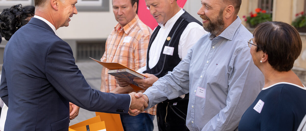 Die Handwerkskammer Erfurt gratulierte 46 Handwerksunternehmen zum 25. Betriebsjubiläum. 25. Betriebsjubilare Schlagwort(e): lth