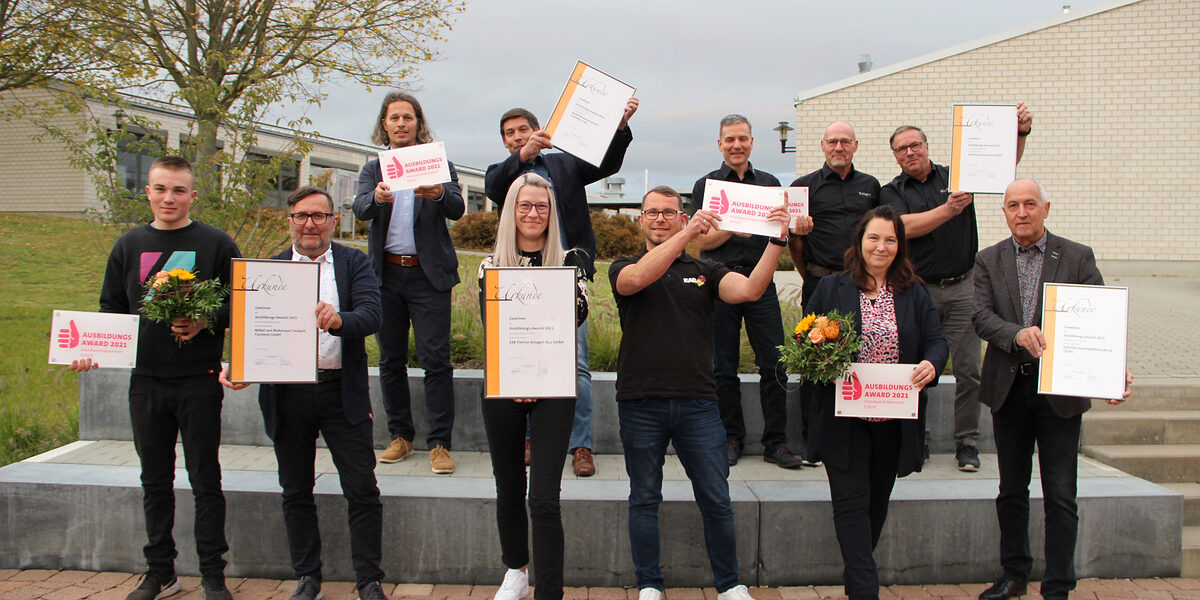 Vorbildliche Leistung gewürdigt: Gleich fünf Handwerksbetriebe haben den Ausbildungs-Award 2021 der Handwerkskammer Erfurt erhalten. Vorbildliche Leistung gewürdigt: Gleich fünf Handwerksbetriebe haben den Ausbildungs-Award 2021 der Handwerkskammer Erfurt erhalten.
