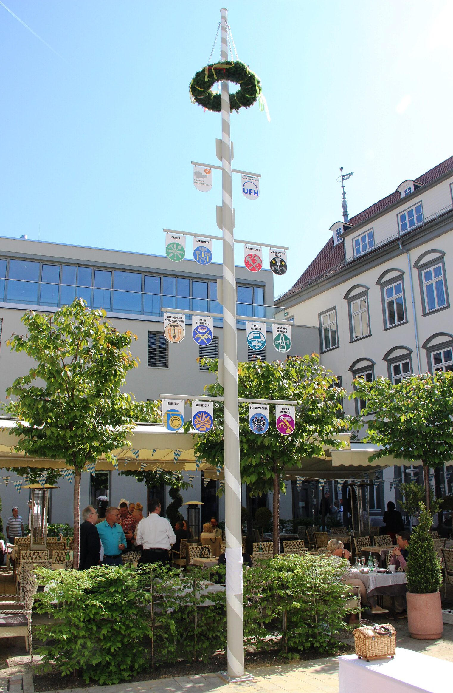 Beim Maifest der Handwerkskammer Erfurt ist ein historischer Zunftbaum eingeweiht worden.