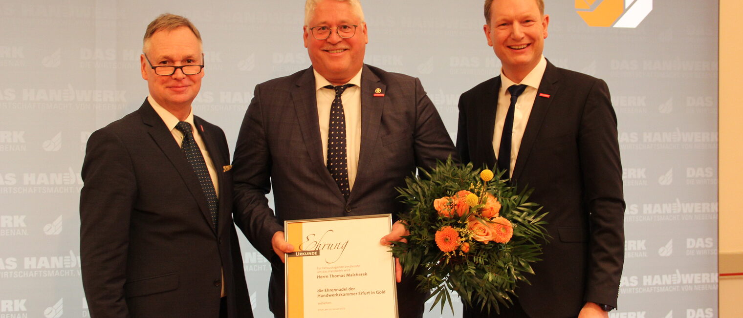 Von links: Stefan Lobenstein (Präsident), Thomas Malcherek (Hauptgeschäftsführer), Tobias Hinz (stellv. Hauptgeschäftsführer). Von links: Stefan Lobenstein (Präsident), Thomas Malcherek (Hauptgeschäftsführer), Tobias Hinz (stellv. Hauptgeschäftsführer).