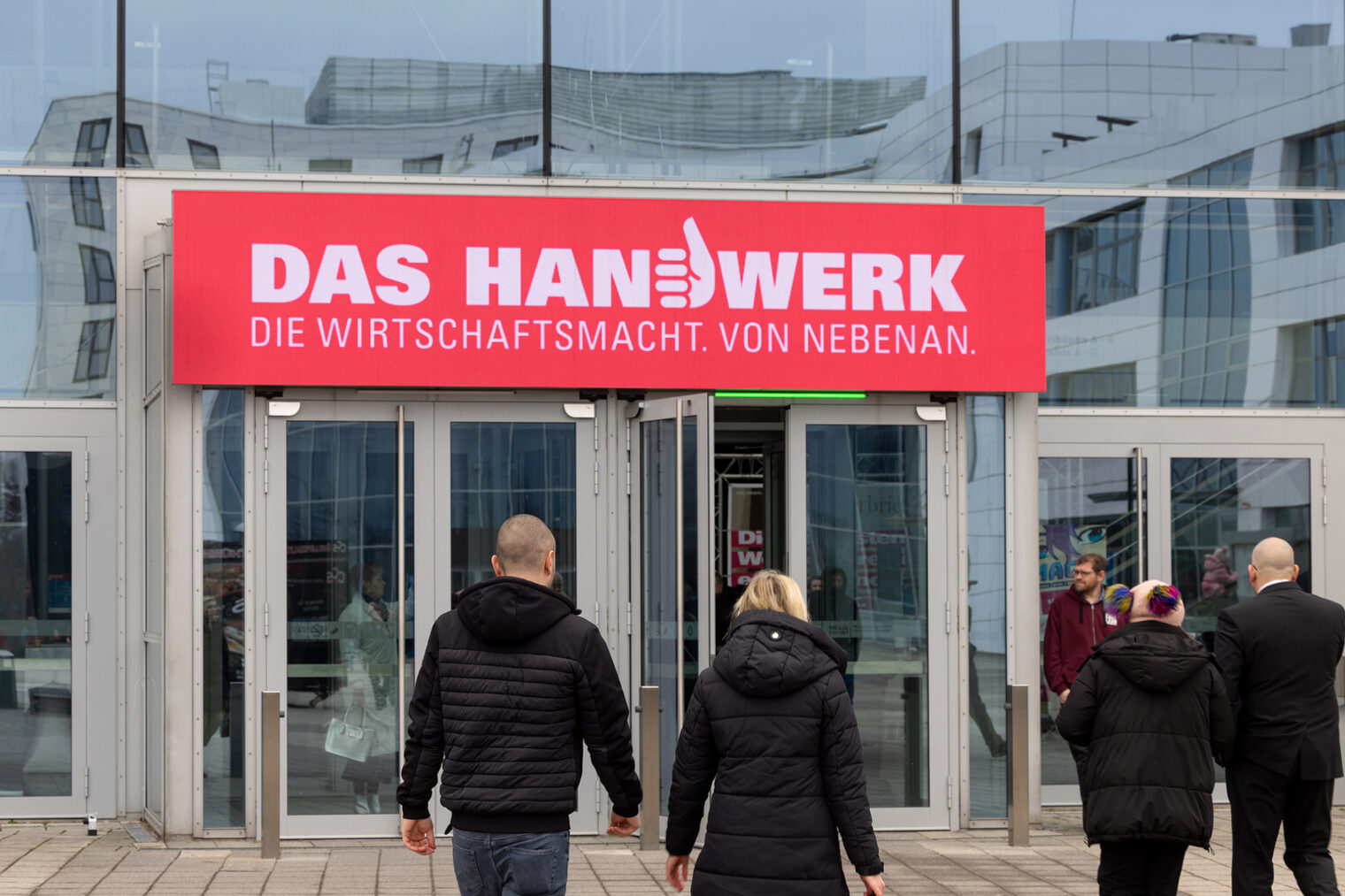 277 Jungmeisterinnen und Jungmeister im Handwerk ausgezeichnet - Meisterfeier 2023 der Handwerkskammer Erfurt in der Messehalle 1 der Messe Erfurt am Sonnabend, 11. Februar 2023 Meisterfeier der Handwerkskammer Erfurt in der Messehalle 1. Schlagwort(e): lth Handwerk