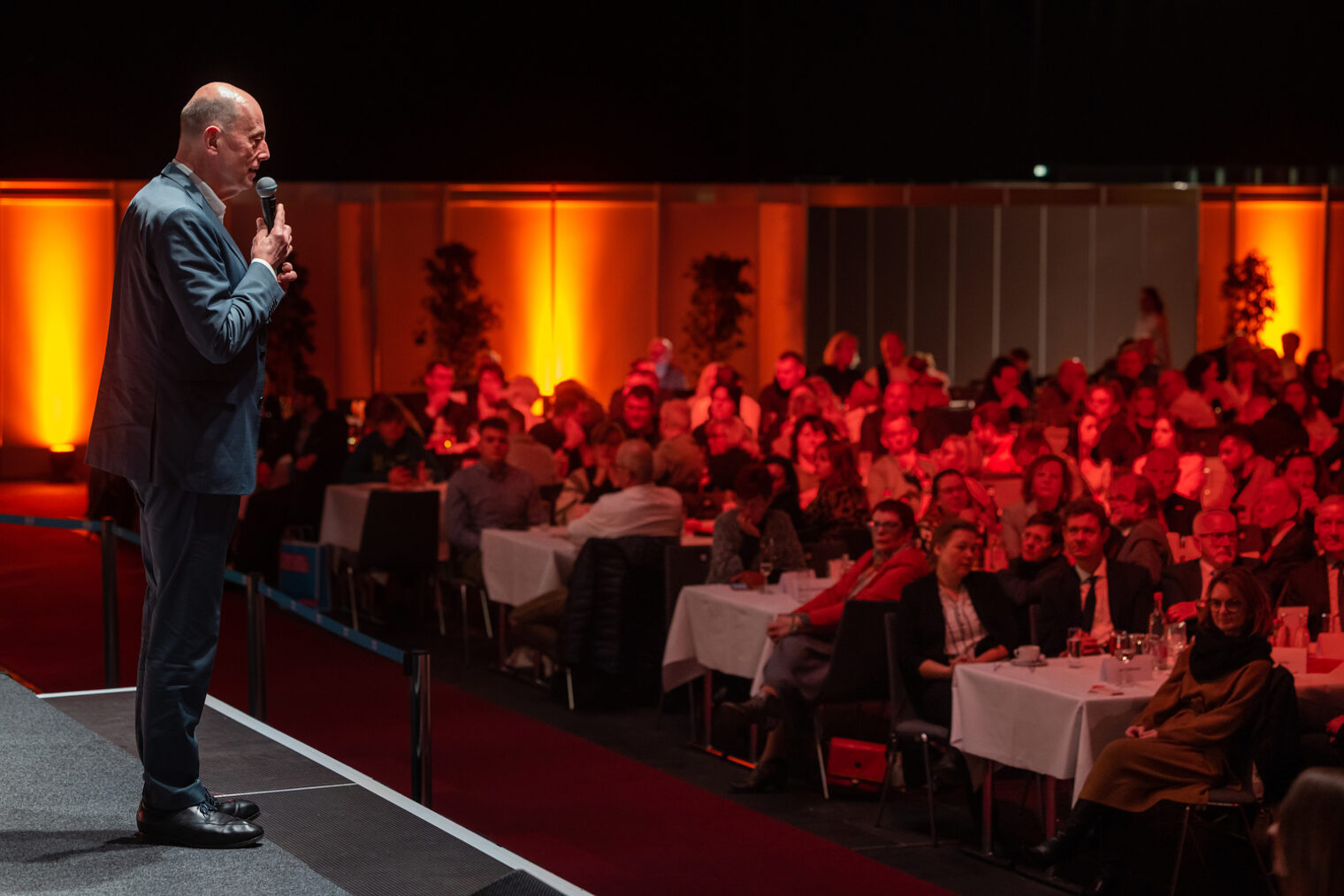 277 Jungmeisterinnen und Jungmeister im Handwerk ausgezeichnet - Meisterfeier 2023 der Handwerkskammer Erfurt in der Messehalle 1 der Messe Erfurt am Sonnabend, 11. Februar 2023 Meisterfeier der Handwerkskammer Erfurt in der Messehalle 1. Schlagwort(e): lth Handwerk