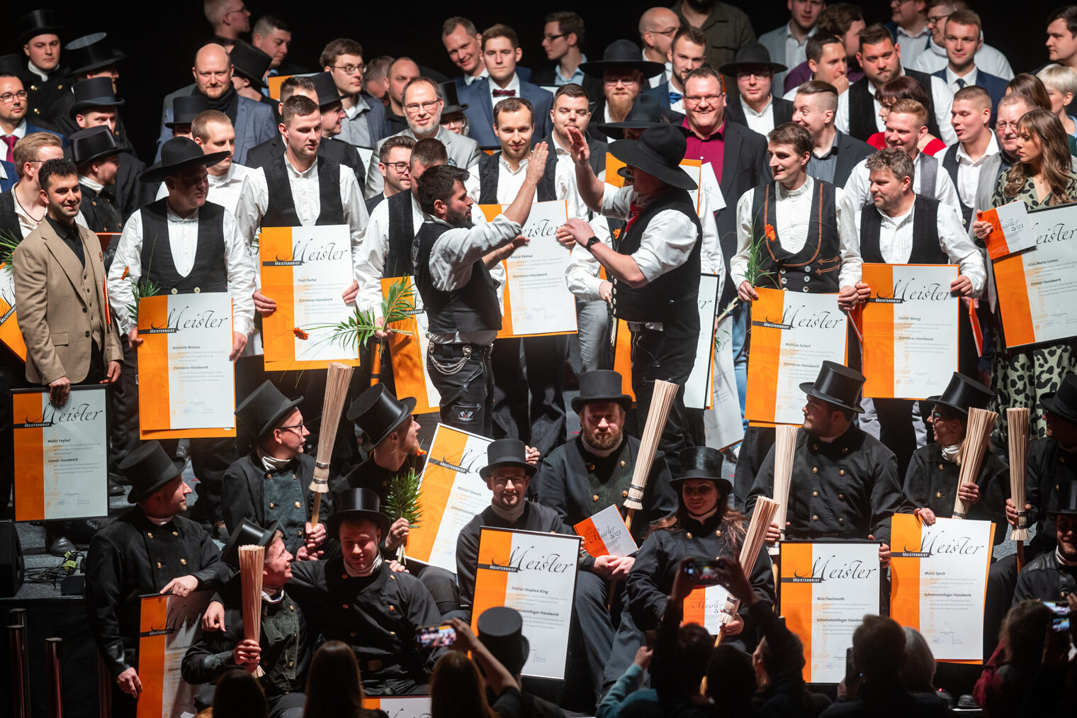 277 Jungmeisterinnen und Jungmeister im Handwerk ausgezeichnet - Meisterfeier 2023 der Handwerkskammer Erfurt in der Messehalle 1 der Messe Erfurt am Sonnabend, 11. Februar 2023 Meisterfeier der Handwerkskammer Erfurt in der Messehalle 1. Schlagwort(e): lth Handwerk