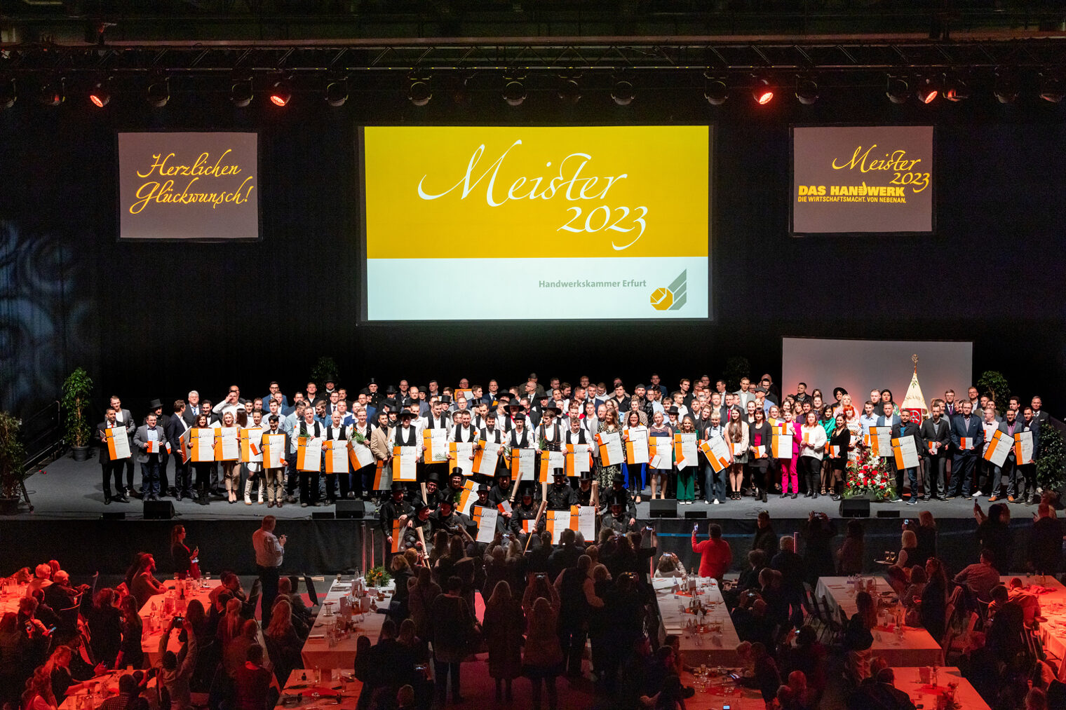277 Jungmeisterinnen und Jungmeister im Handwerk ausgezeichnet - Meisterfeier 2023 der Handwerkskammer Erfurt in der Messehalle 1 der Messe Erfurt am Sonnabend, 11. Februar 2023 Meisterfeier der Handwerkskammer Erfurt in der Messehalle 1. Schlagwort(e): lth Handwerk