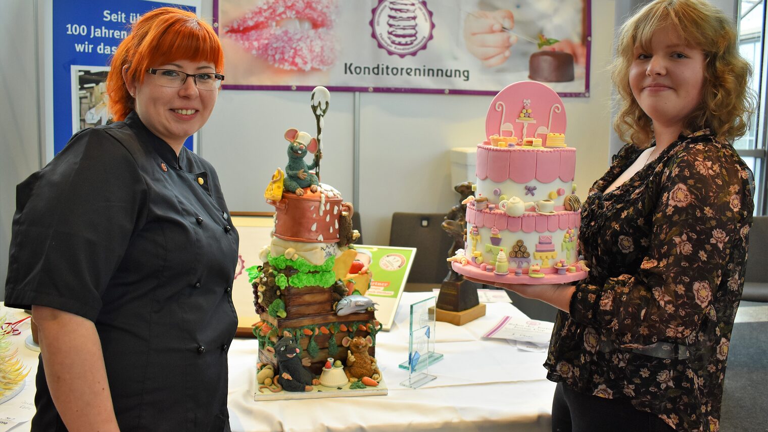 Josefine Frey und Marie-Luise Weinreich gewannen bei der letzen Thüringen Ausstellung 2020 den Wettbewerb für professionelle Bäckerinnen und Bäcker "Salon der Torten". 