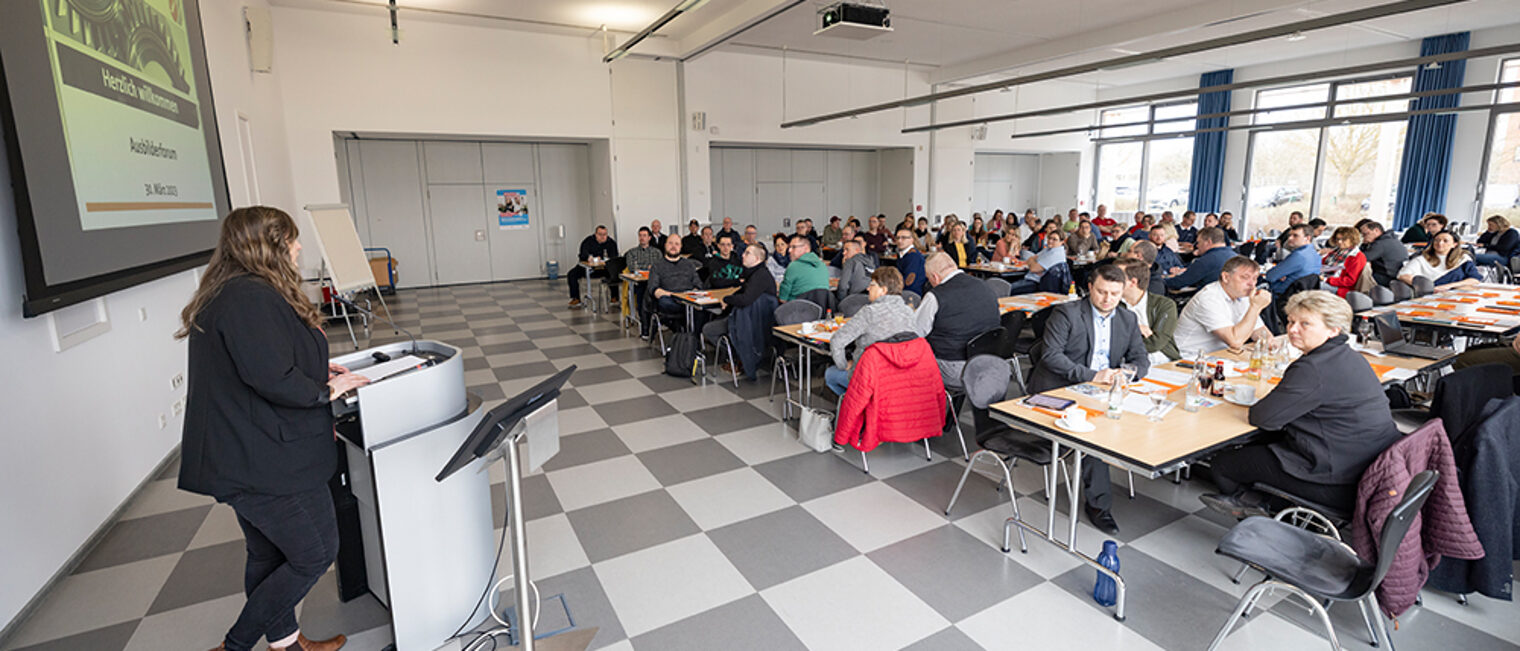 Ausbilderforum der Handwerkskammer Erfurt im Berufsbildungszentrum in Bindersleben. 30032023 - Ausbilderforum der Handwerkskammer Erfurt im Berufsbildungszentrum in Bindersleben . Foto: Paul-Philipp Braun Schlagwort(e): 2023, PPBraun, ppb, Paul-Philipp Braun, thüringen, ausbildung,
