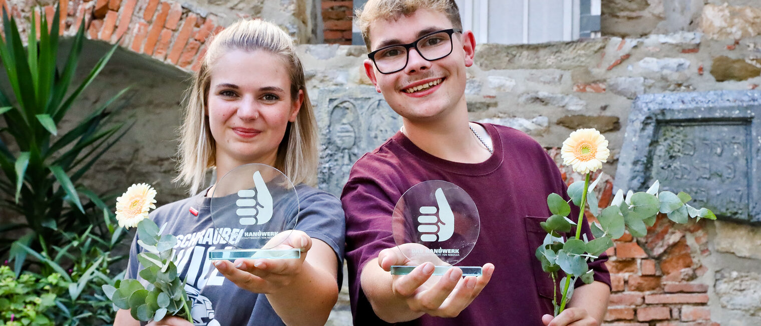 Unsere Gesichter des Handwerks 2023 sind Kfz-Mechatronikerin Gina Meyer (25 Jahre) aus Artern und Elektrotechniker Linus Spittel (20 Jahre) aus Seebergen/Drei Gleichen. Unsere Gesichter des Handwerks 2023 sind Kfz-Mechatronikerin Gina Meyer (25 Jahre) aus Artern und Elektrotechniker Linus Spittel (20 Jahre) aus Seebergen/Drei Gleichen.