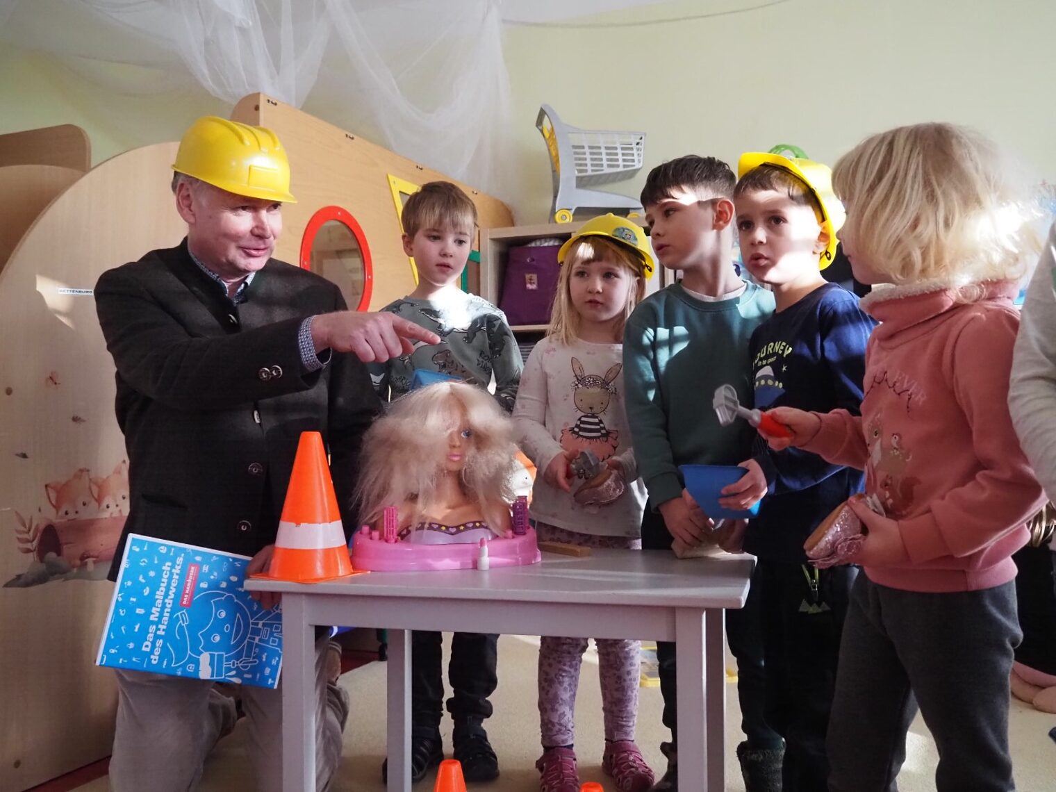 Mit viel Freude sind die Kinder des AWO Kindergartens „Phantasia“ aus Bad Langensalza in den Wettbewerb „Kleine Hände, große Zukunft“ gestartet.