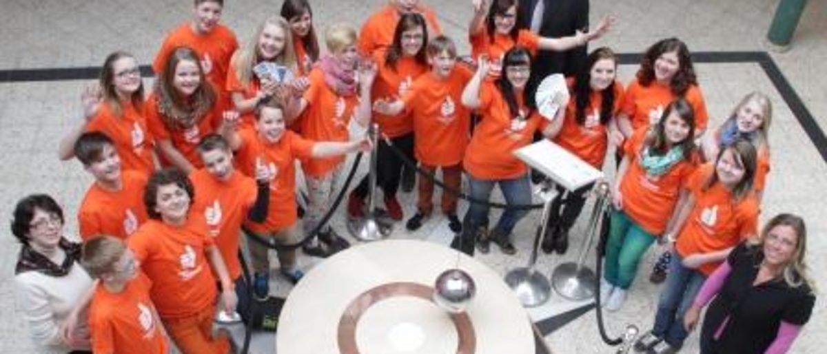 Freuen sich auf das Finale 2013: Schüler und Lehrer der 8a der Staatlichen Regelschule Lindenberg aus Berlingerode. Freuen sich auf das Finale 2013: Schüler und Lehrer der 8a der Staatlichen Regelschule Lindenberg aus Berlingerode.