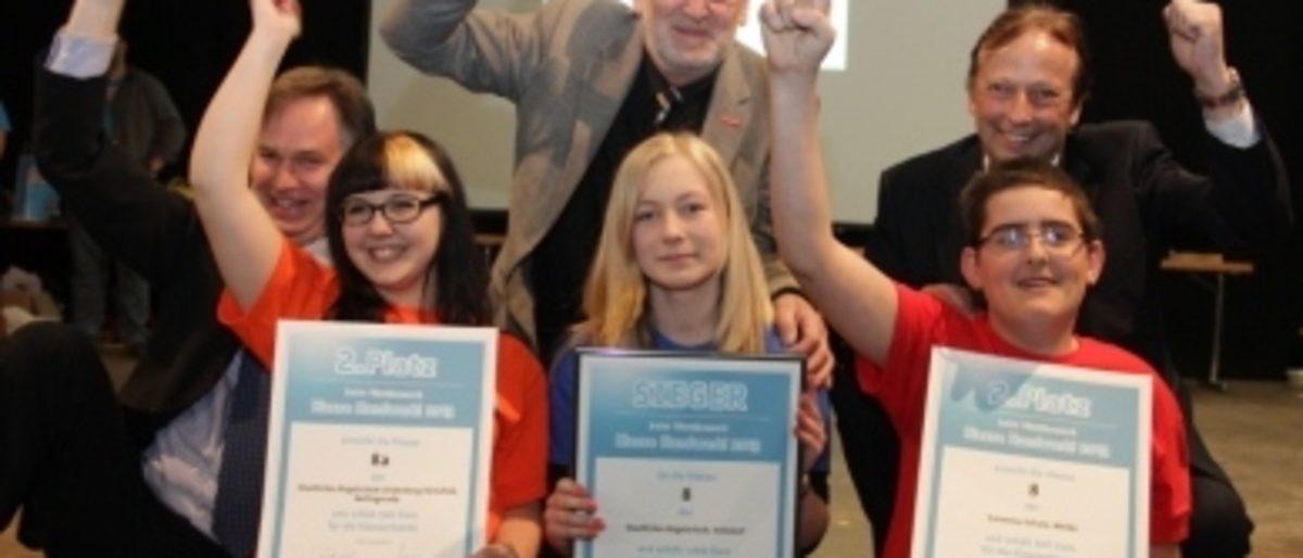 Die Klassensprecher und ihre Präsidenten-Paten freuen sich über das erfolgreiche, spannende Finale. Die Klassensprecher und ihre Präsidenten-Paten freuen sich über das erfolgreiche, spannende Finale.