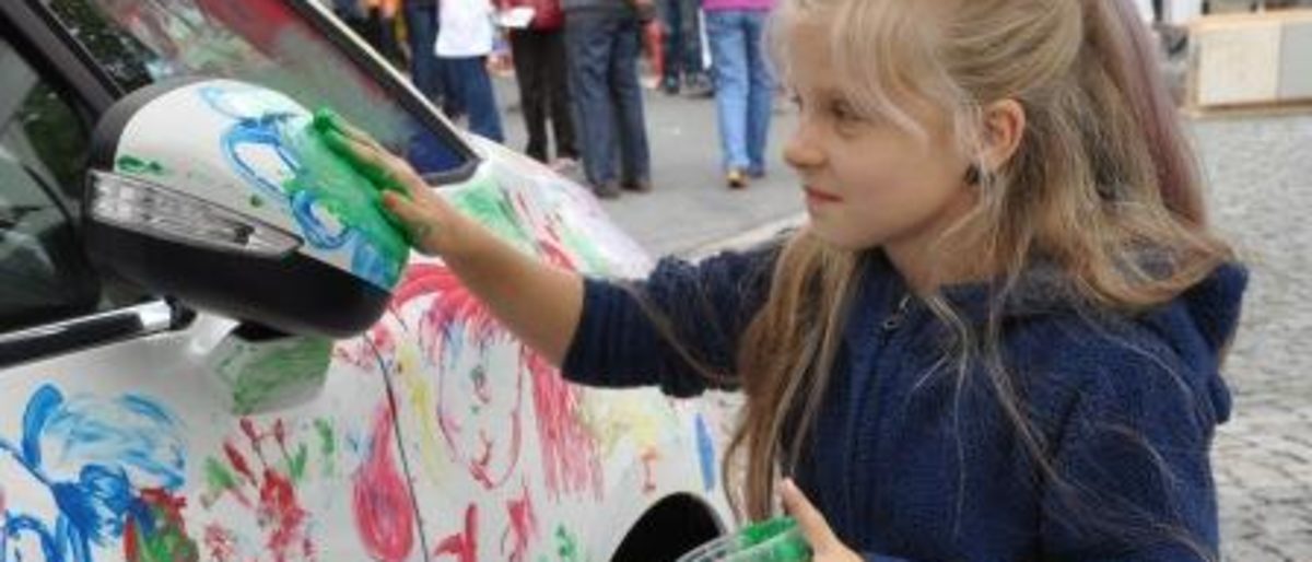 Ran an den Lack - Mitmachaktionen für Kinder wurden überall beim Handwerksfest geboten. Ran an den Lack - Mitmachaktionen für Kinder wurden überall beim Handwerksfest geboten.