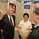 Rundgang - Staatssekretär und Kammerpräsident am Stand der Thüringer Zahntechniker.